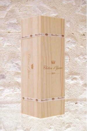 Château d'Yquem Sauternes 1er Cru Classé Supérieur 2019 OWC1 MAGNUM