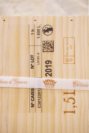Château d'Yquem Sauternes 1er Cru Classé Supérieur 2019 OWC1 MAGNUM